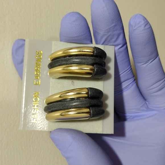 Women's Polished Gold-tone and Bluish Gray color Post Teardrop Earrings,1.25-in - Picture 5 of 5